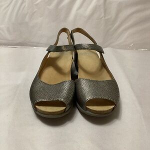Dansko Elegant Silver Peep-Toe Women's Shoes leather size 38